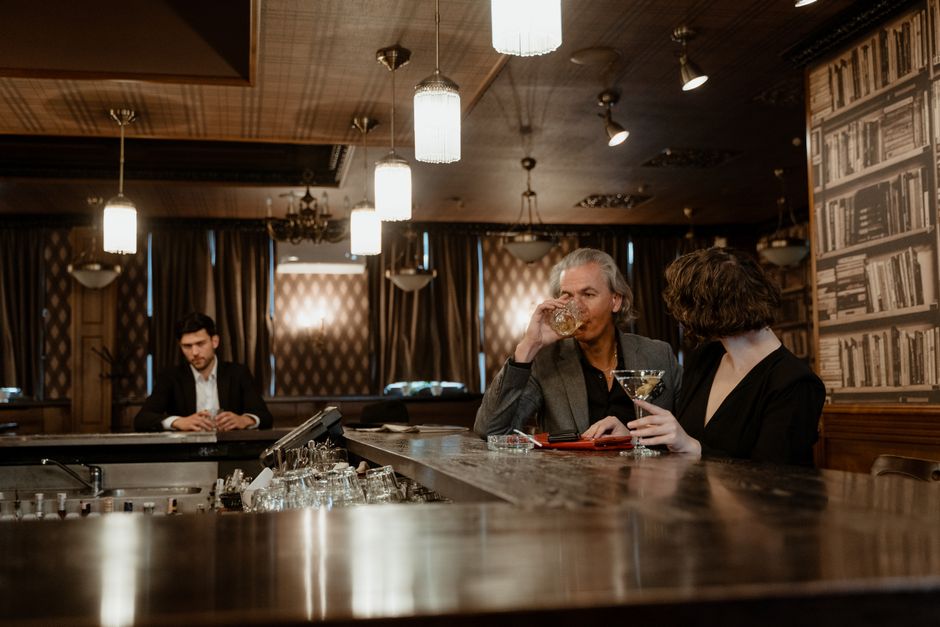 Three Historic NYC Bars Unite for a Night of Barroom Lore